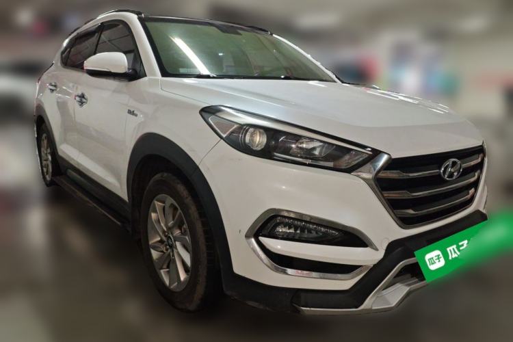 Used Hyundai Tucson 2015 1.6T Dual-Clutch Two-Wheel-Drive Smart Model Front Right 45 Deg
