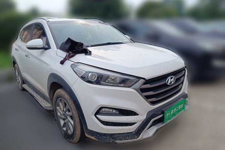 Used Hyundai Tucson 2015 2.0L Automatic Two-Wheel Drive Smart Version Front Right 45 Deg