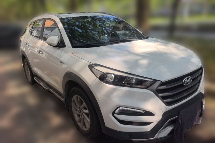 Used Hyundai Tucson 2015 1.6T Dual-Clutch Two-Wheel-Drive Smart Model Front Right 45 Deg