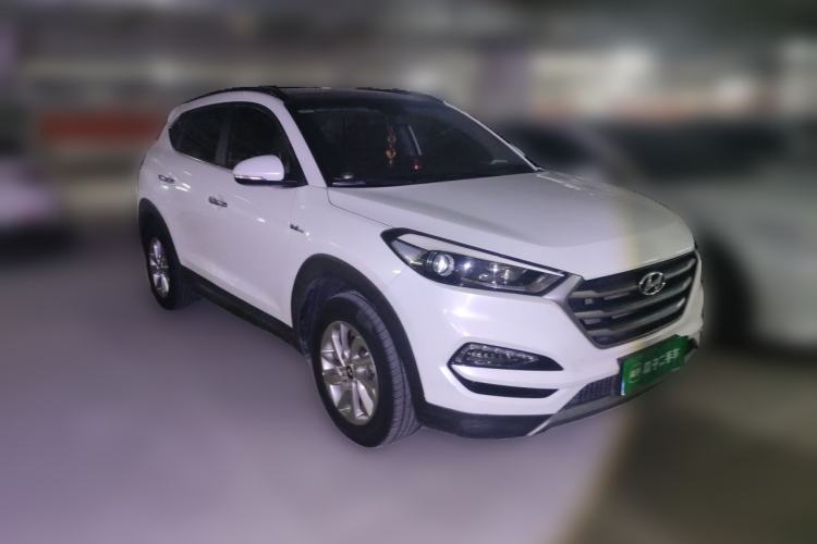 Used Hyundai Tucson 2015 1.6T Dual-Clutch Two-Wheel-Drive Smart Model Front Right 45 Deg