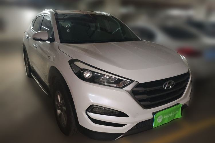 Used Hyundai Tucson 2015 1.6T Dual-Clutch Two-Wheel-Drive Smart Model Front Right 45 Deg