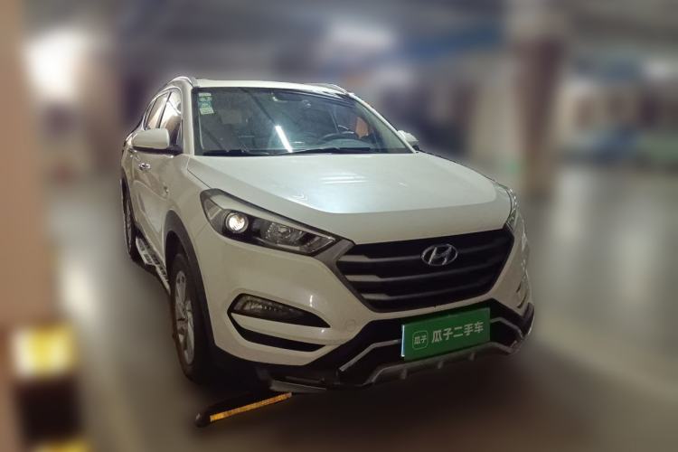 Used Hyundai Tucson 2015 1.6T Dual-Clutch Two-Wheel-Drive Smart Model Front Right 45 Deg