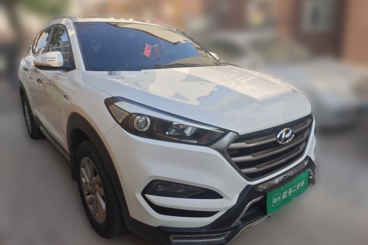 Used Hyundai Tucson 2015 1.6T Dual-Clutch Two-Wheel-Drive Smart Model Front Right 45 Deg