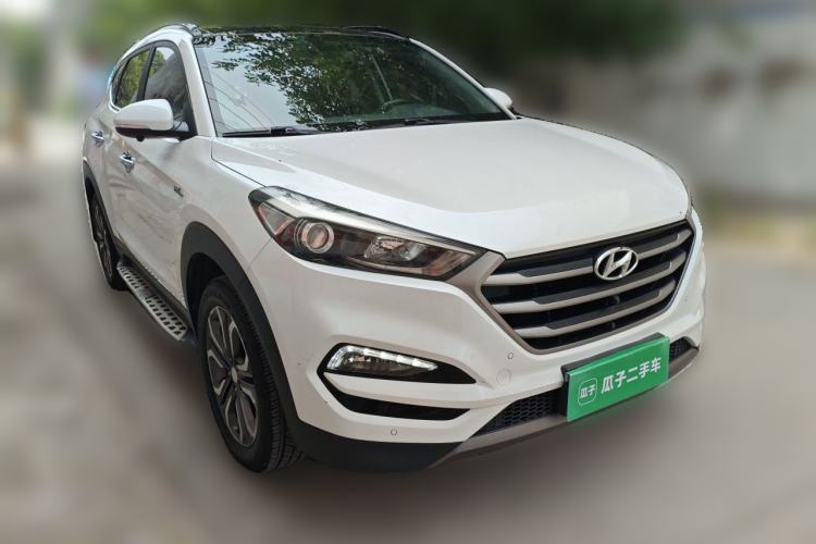Used Hyundai Tucson 2015 1.6T Dual-Clutch Two-Wheel-Drive Leading Model Front Right 45 Deg