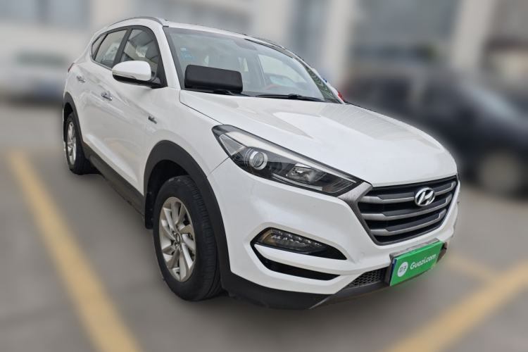 Used Hyundai Tucson 2015 1.6T Dual-Clutch Two-Wheel-Drive Smart Model Front Right 45 Deg