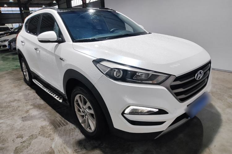 Used Hyundai Tucson 2015 1.6T Dual-Clutch Two-Wheel-Drive Smart Model Front Right 45 Deg