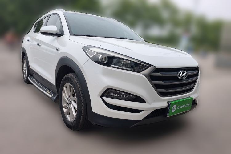 Used Hyundai Tucson 2015 1.6T Dual-Clutch Two-Wheel-Drive Smart Model Front Right 45 Deg