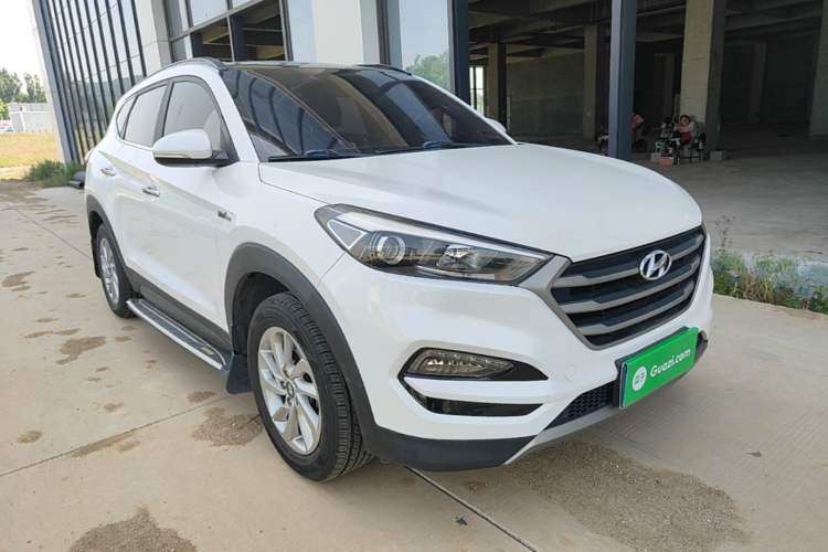 Used Hyundai Tucson 2015 1.6T Dual-Clutch Two-Wheel-Drive Smart Model Front Right 45 Deg