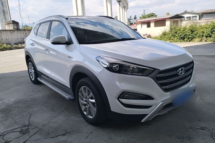 Used Hyundai Tucson 2015 1.6T Dual-Clutch Two-Wheel-Drive Smart Model Front Right 45 Deg