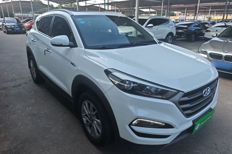 Used Hyundai Tucson 2015 1.6T Dual-Clutch Two-Wheel-Drive Smart Model Front Right 45 Deg