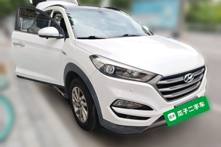 Used Hyundai Tucson 2015 1.6T Dual-Clutch Two-Wheel-Drive Smart Model Front Right 45 Deg