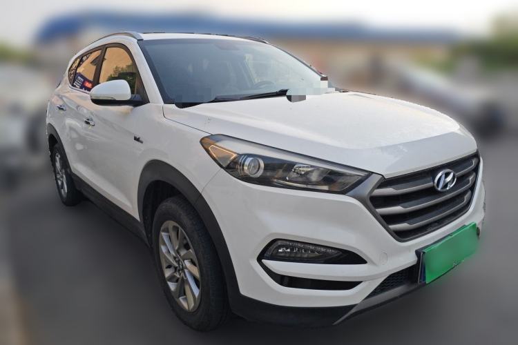Used Hyundai Tucson 2015 1.6T Dual-Clutch Two-Wheel-Drive Smart Model Front Right 45 Deg