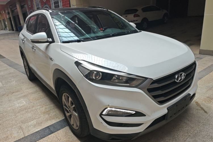 Used Hyundai Tucson 2015 1.6T Dual-Clutch Two-Wheel-Drive Smart Model Front Right 45 Deg