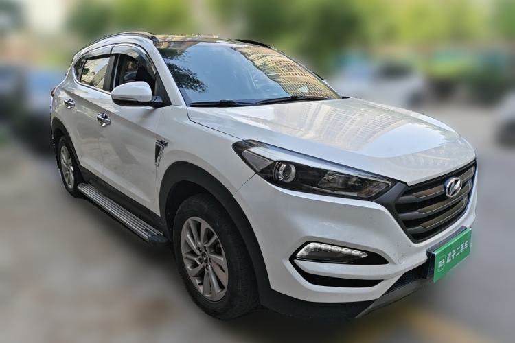 Used Hyundai Tucson 2015 1.6T Dual-Clutch Two-Wheel-Drive Smart Model Front Right 45 Deg
