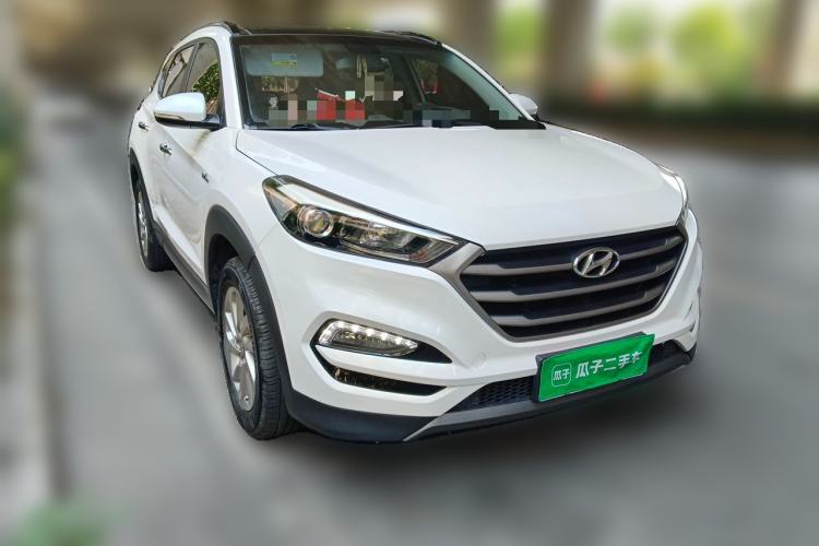 Used Hyundai Tucson 2015 1.6T Dual-Clutch Two-Wheel-Drive Smart Model Front Right 45 Deg