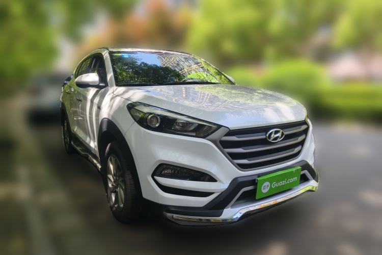 Used Hyundai Tucson 2015 1.6T Dual-Clutch Two-Wheel-Drive Smart Model Front Right 45 Deg
