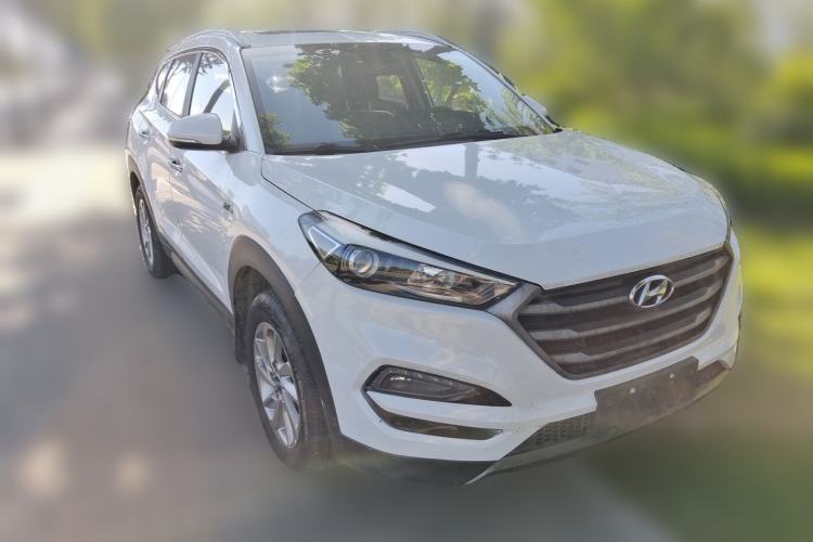 Used Hyundai Tucson 2015 1.6T Dual-Clutch Two-Wheel-Drive Smart Model Front Right 45 Deg