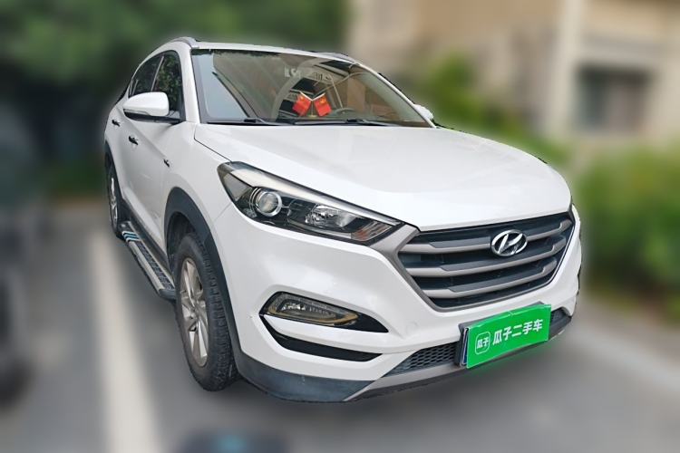 Used Hyundai Tucson 2015 1.6T Dual-Clutch Two-Wheel-Drive Smart Model Front Right 45 Deg