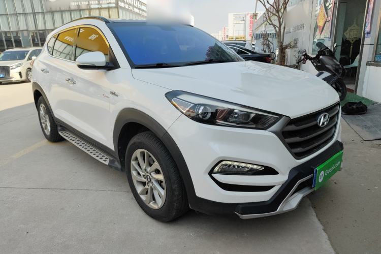 Used Hyundai Tucson 2015 1.6T Dual-Clutch Two-Wheel-Drive Smart Model Front Right 45 Deg