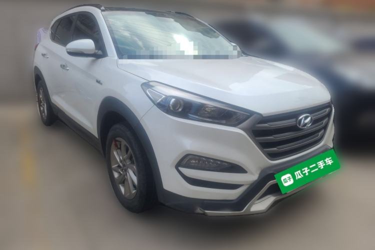 Used Hyundai Tucson 2015 1.6T Dual-Clutch Two-Wheel-Drive Smart Model Front Right 45 Deg