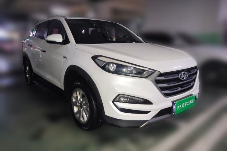 Used Hyundai Tucson 2015 1.6T Dual-Clutch Two-Wheel-Drive Smart Model Front Right 45 Deg
