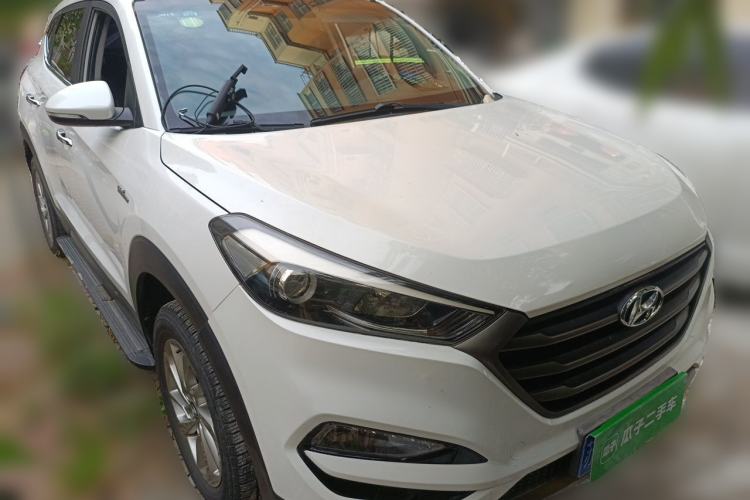 Used Hyundai Tucson 2015 1.6T Dual-Clutch Two-Wheel-Drive Smart Model Front Right 45 Deg