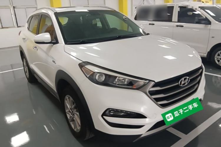 Used Hyundai Tucson 2015 1.6T Dual-Clutch Two-Wheel-Drive Smart Model Front Right 45 Deg