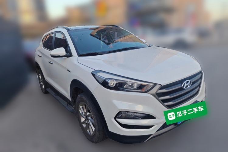 Used Hyundai Tucson 2015 1.6T Dual-Clutch Two-Wheel-Drive Smart Model Front Right 45 Deg