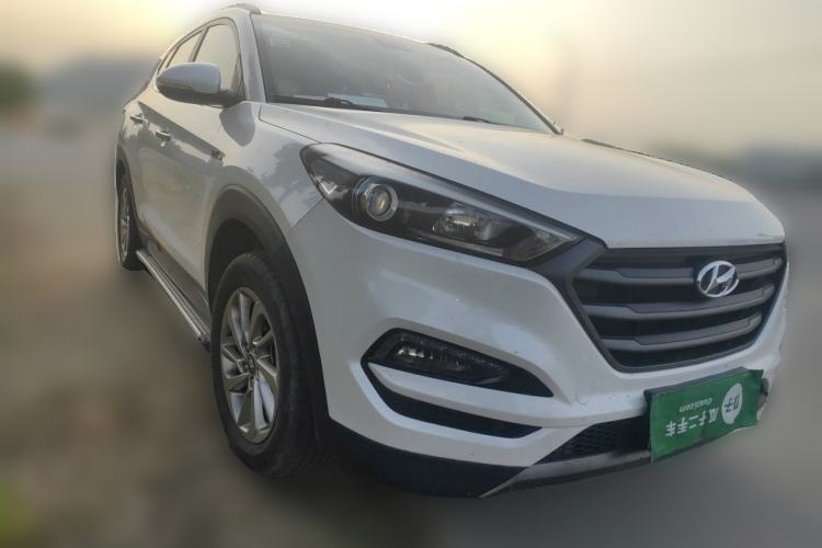 Used Hyundai Tucson 2015 1.6T Dual-Clutch Two-Wheel-Drive Smart Model Front Right 45 Deg