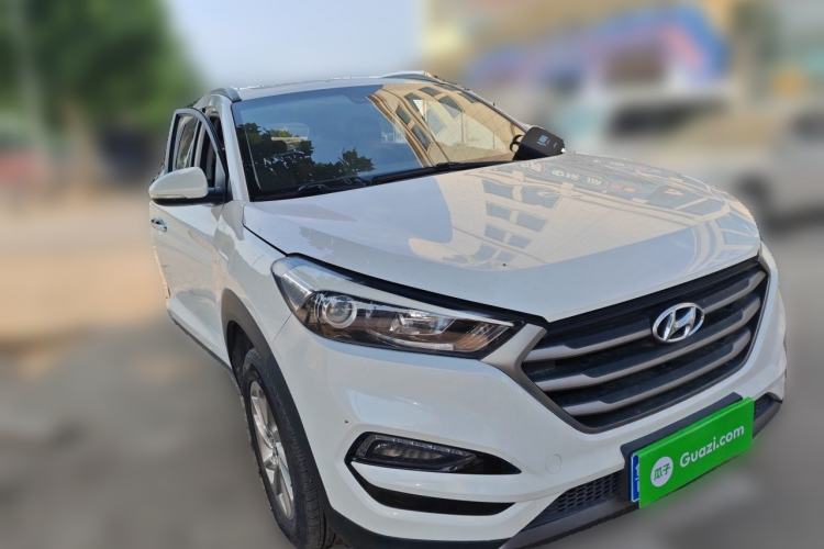 Used Hyundai Tucson 2015 1.6T Dual-Clutch Two-Wheel-Drive Smart Model Front Right 45 Deg