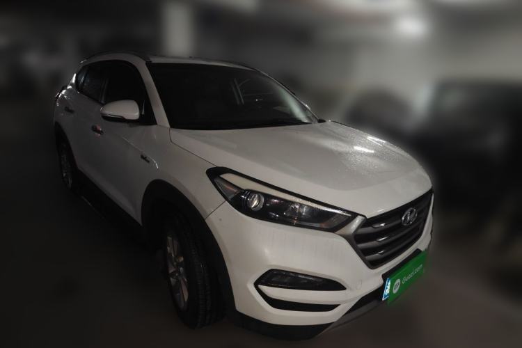 Used Hyundai Tucson 2015 1.6T Dual-Clutch Two-Wheel-Drive Smart Model Front Right 45 Deg