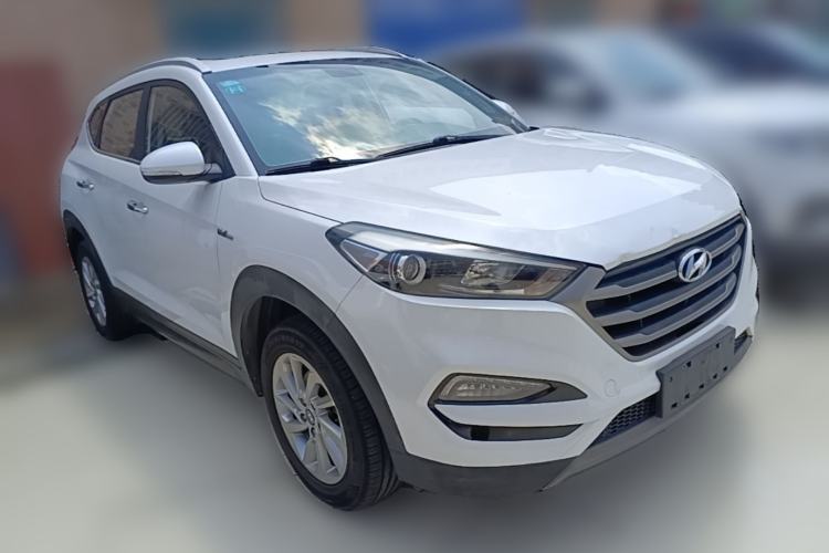 Used Hyundai Tucson 2015 1.6T Dual-Clutch Two-Wheel-Drive Smart Model Front Right 45 Deg