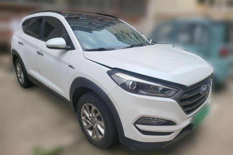 Used Hyundai Tucson 2015 1.6T Dual-Clutch Two-Wheel-Drive Smart Model Front Right 45 Deg
