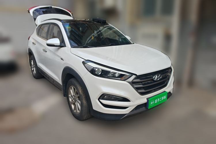 Used Hyundai Tucson 2015 1.6T Dual-Clutch Two-Wheel-Drive Smart Model Front Right 45 Deg