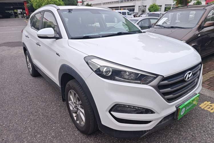 Used Hyundai Tucson 2015 1.6T Dual-Clutch Two-Wheel-Drive Smart Model Front Right 45 Deg