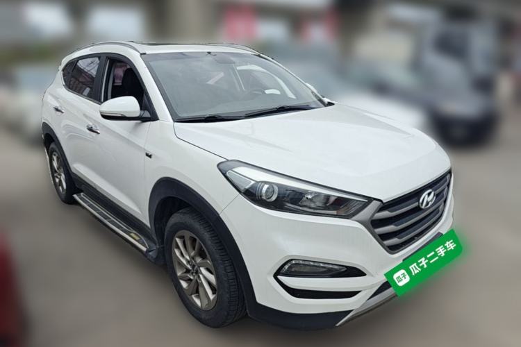 Used Hyundai Tucson 2015 1.6T Dual-Clutch Two-Wheel-Drive Smart Model Front Right 45 Deg