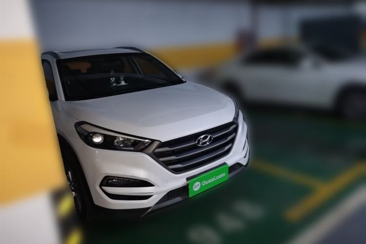 Used Hyundai Tucson 2015 1.6T Dual-Clutch Two-Wheel-Drive Smart Model Front Right 45 Deg