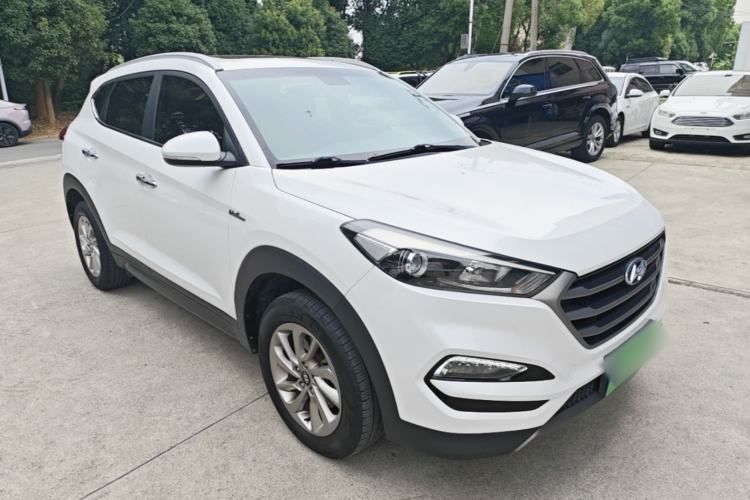 Used Hyundai Tucson 2015 1.6T Dual-Clutch Two-Wheel-Drive Smart Model Front Right 45 Deg