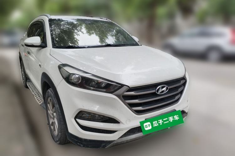 Used Hyundai Tucson 2015 1.6T Dual-Clutch Two-Wheel-Drive Smart Model Front Right 45 Deg