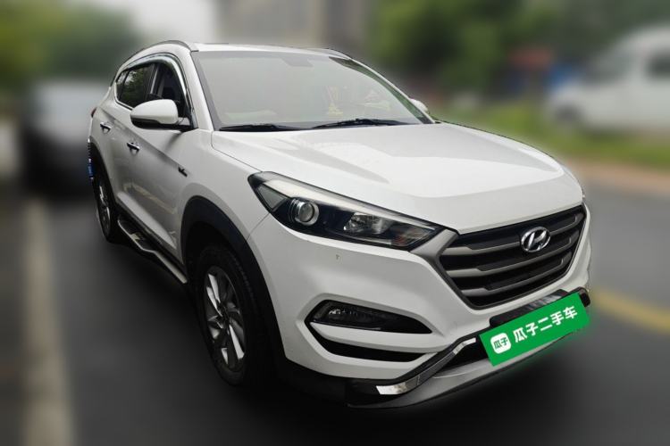 Used Hyundai Tucson 2015 1.6T Dual-Clutch Two-Wheel-Drive Smart Model Front Right 45 Deg