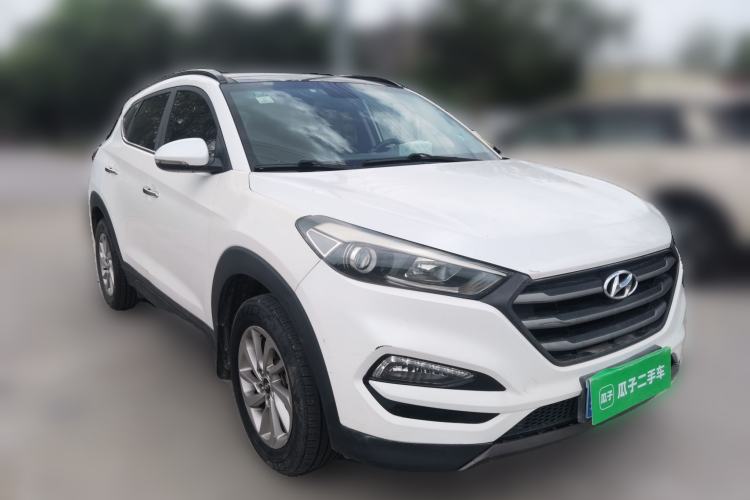 Used Hyundai Tucson 2015 1.6T Dual-Clutch Two-Wheel-Drive Smart Model Front Right 45 Deg