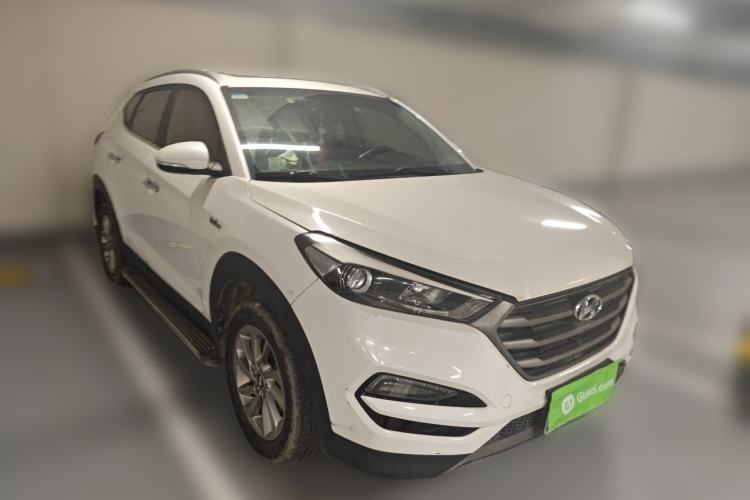 Used Hyundai Tucson 2015 1.6T Dual-Clutch Two-Wheel-Drive Smart Model Front Right 45 Deg