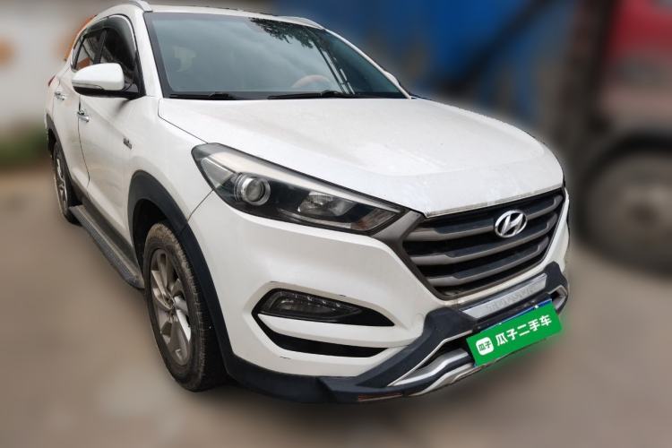 Used Hyundai Tucson 2015 1.6T Dual-Clutch Two-Wheel-Drive Smart Model Front Right 45 Deg