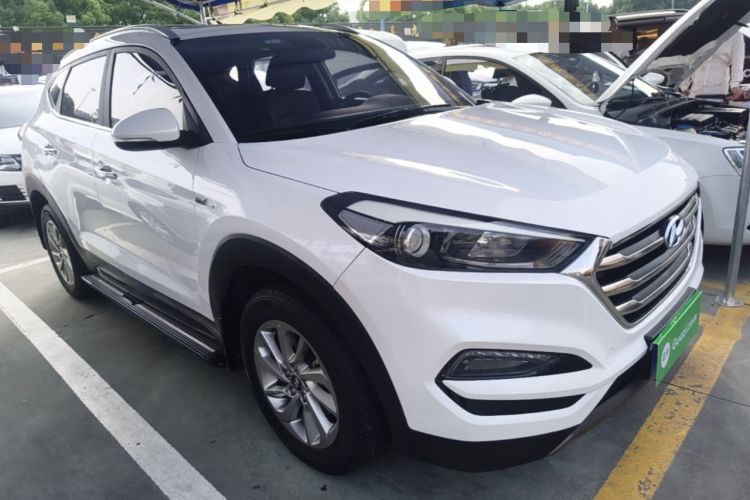 Used Hyundai Tucson 2015 1.6T Dual-Clutch Two-Wheel-Drive Smart Model Front Right 45 Deg