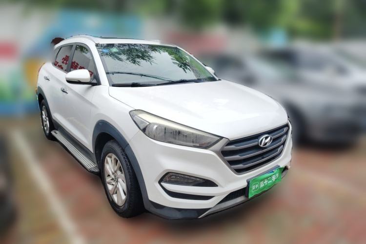 Used Hyundai Tucson 2015 1.6T Dual-Clutch Two-Wheel-Drive Smart Model Front Right 45 Deg