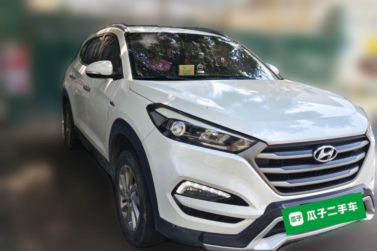 Used Hyundai Tucson 2015 1.6T Dual-Clutch Two-Wheel-Drive Smart Model Front Right 45 Deg
