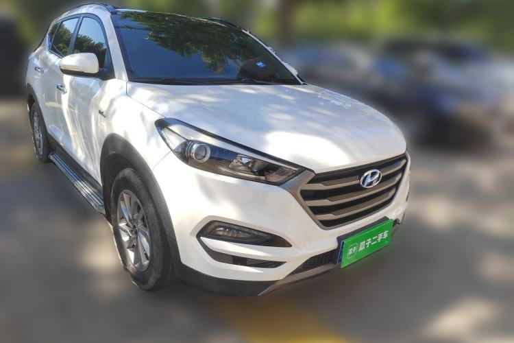Used Hyundai Tucson 2015 1.6T Dual-Clutch Two-Wheel-Drive Smart Model Front Right 45 Deg