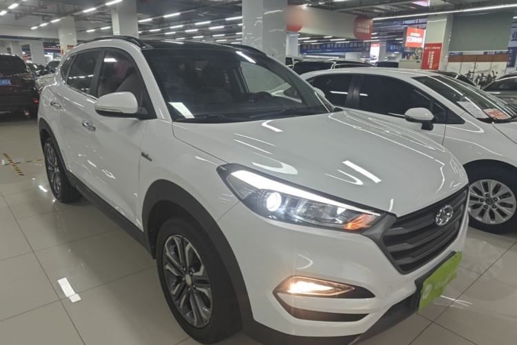 Used Hyundai Tucson 2015 1.6T Dual-Clutch Two-Wheel-Drive Leading Model Front Right 45 Deg
