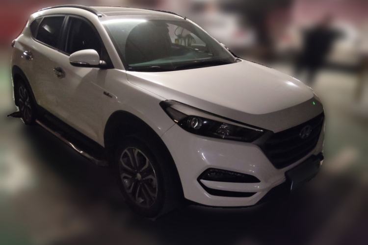 Used Hyundai Tucson 2015 1.6T Dual-Clutch Two-Wheel-Drive Leading Model Front Right 45 Deg