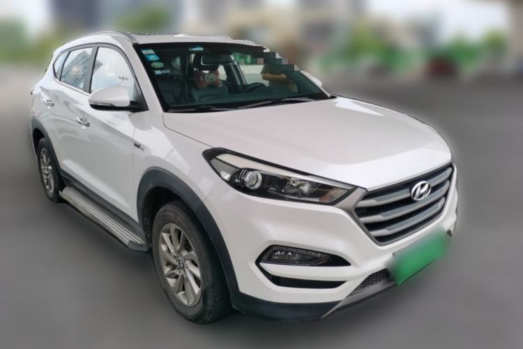 Used Hyundai Tucson 2015 1.6T Dual-Clutch Two-Wheel-Drive Smart Model Front Right 45 Deg
